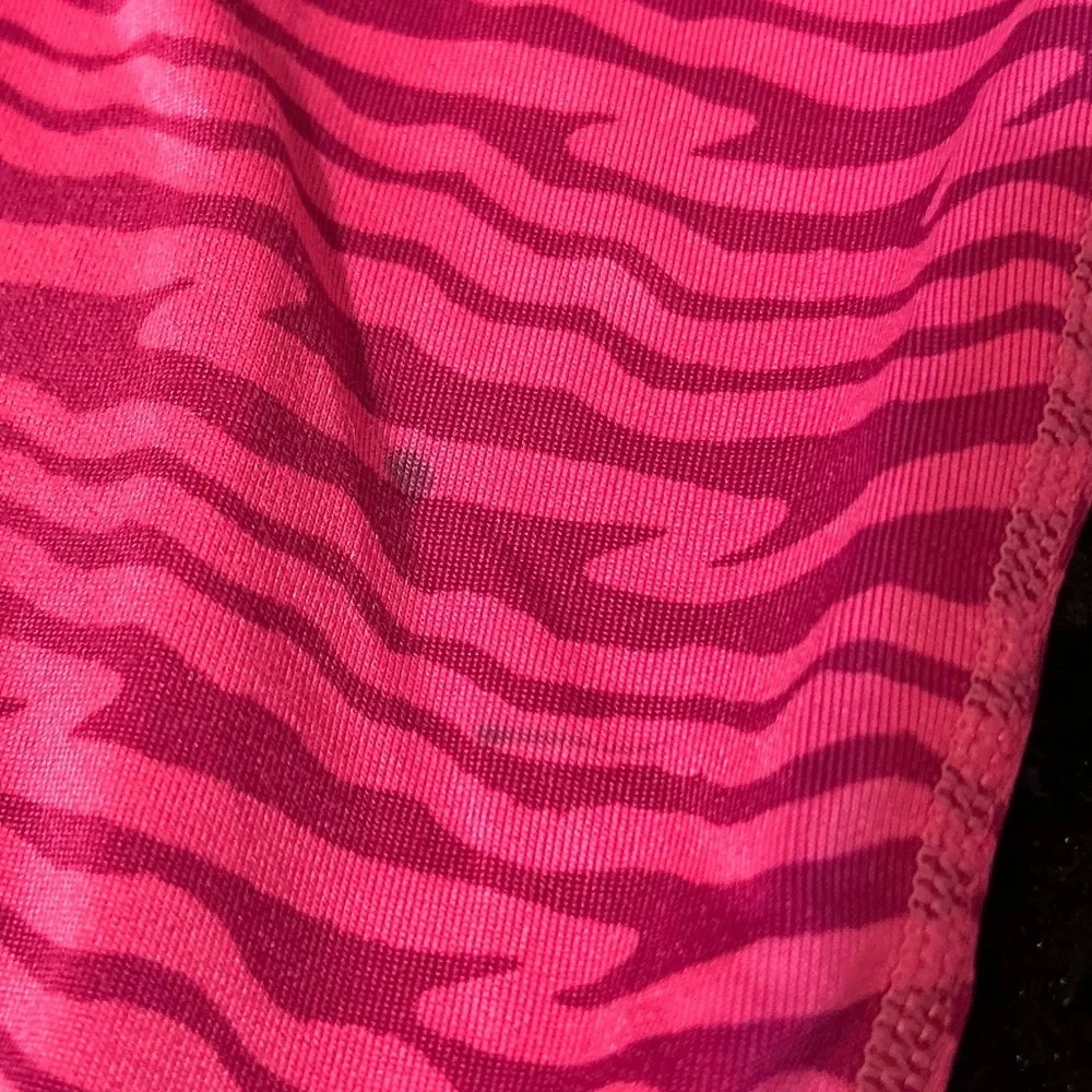 Nike Pro Size M Girls Pink and Orange Animal Print 3/4 Length Leggings A3